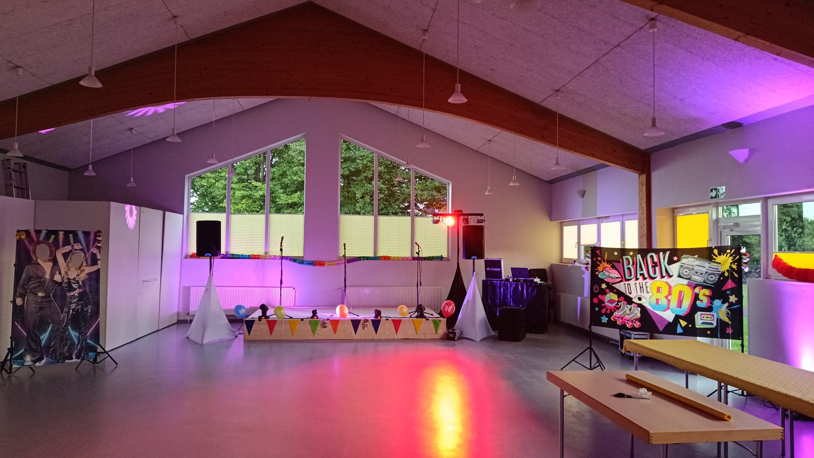 80er Party Aufbau mit DJ Hanseatic
